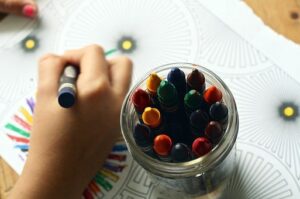 crayons-1445053__340.jpg